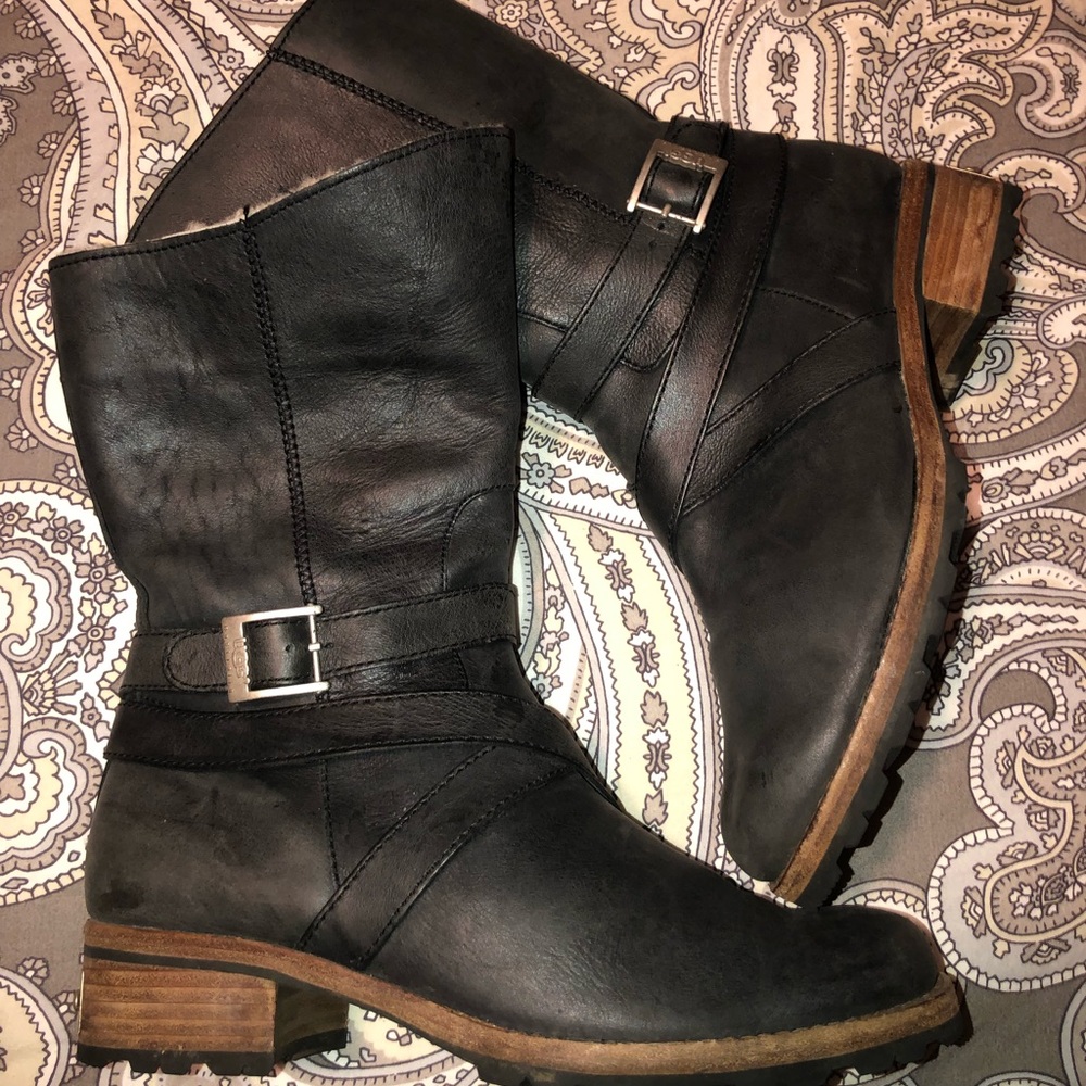 ✔️UGG Waverly Women’s 8 Shearling lines boots